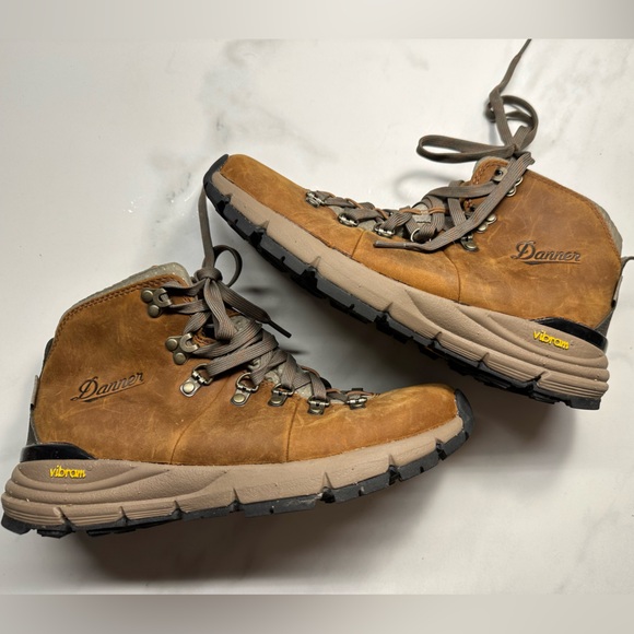 Danner Shoes - Danner Hiking Boots Mountain 600 4.5, Vibram soles, rich brown, women’s size 8